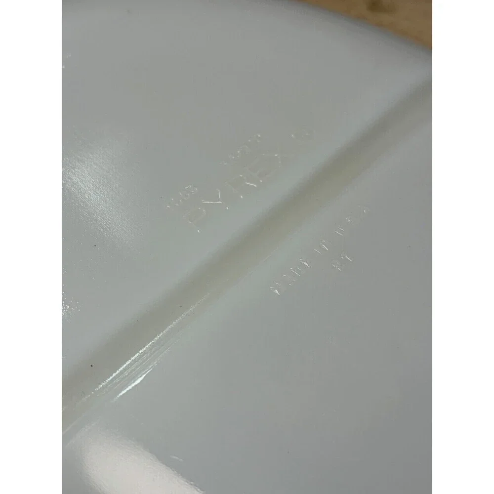 Vintage White Pyrex Divided Casserole Dish 1.5 Qt #1063  Mint